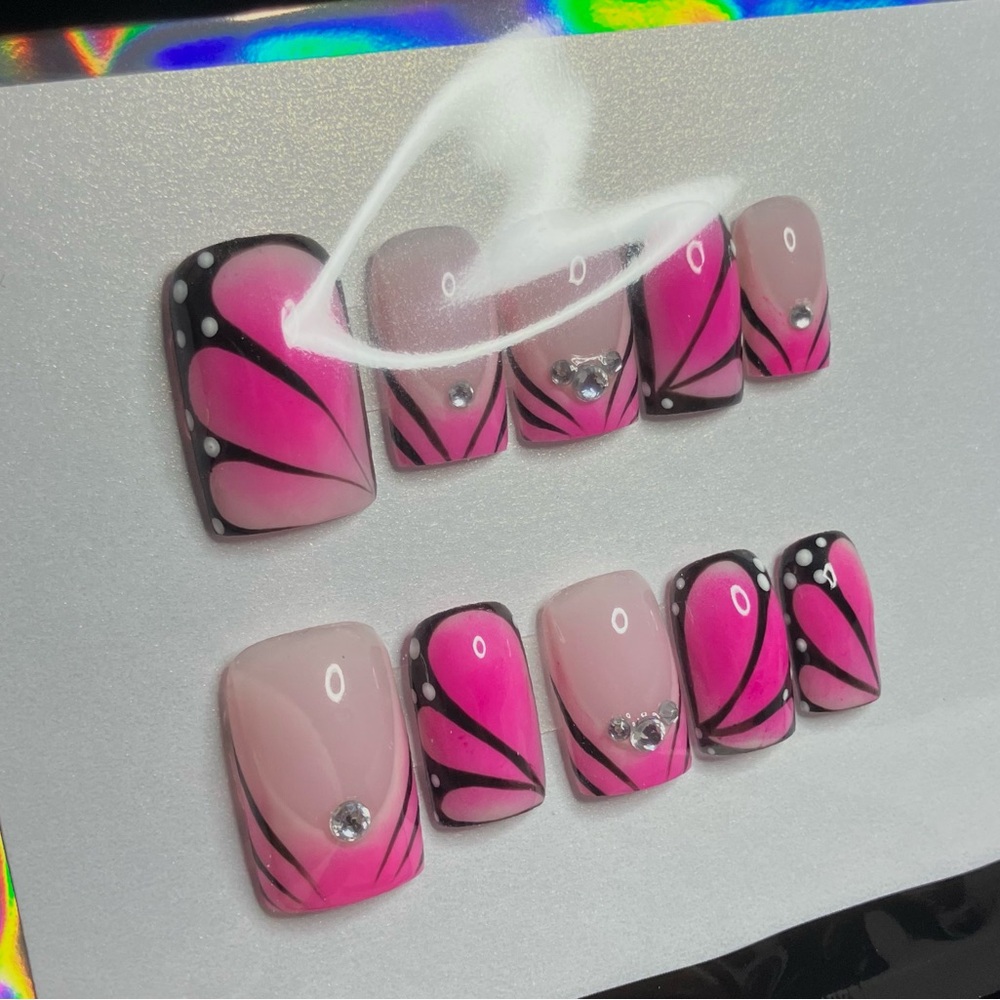Pink Gradient Butterfly Nail Set with Rhinestones - Picture 4 of 5